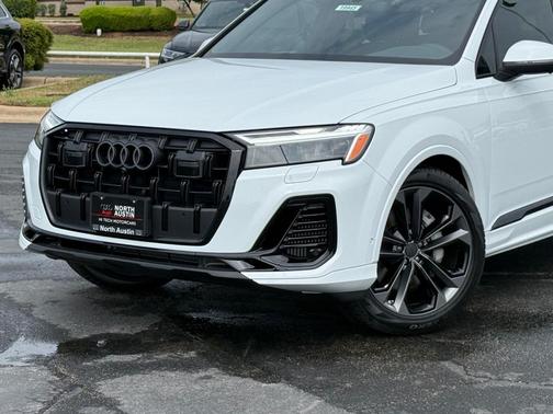 White 2026 Audi Q7