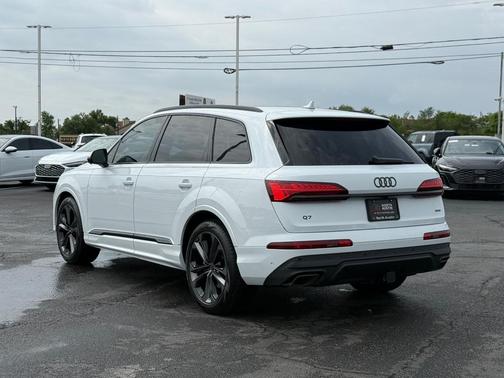 White 2026 Audi Q7