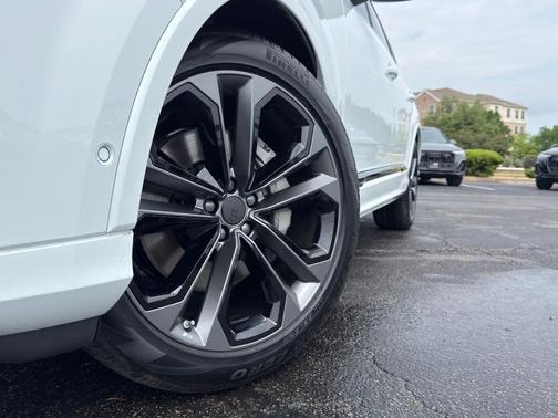 White 2026 Audi Q7