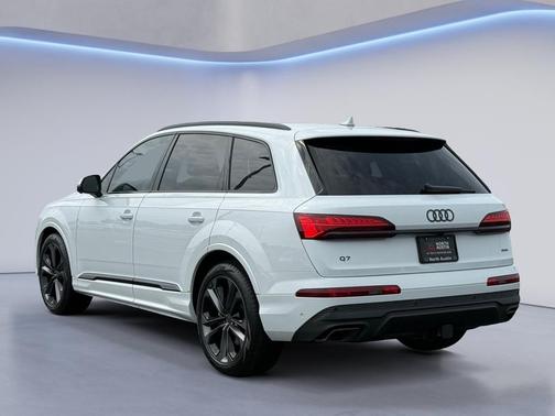 White 2026 Audi Q7