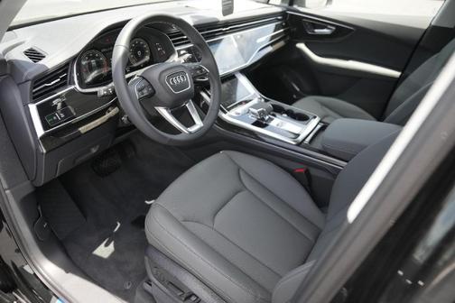 2025 Audi Q7 55 Premium Plus