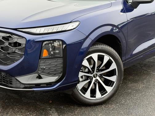 Navarra Blue Metallic 2026 Audi Q3 S line