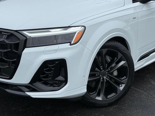 Glacier White Metallic 2026 Audi Q7 55 Premium Plus