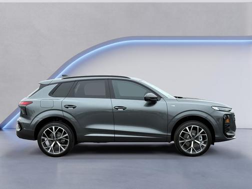 Daytona Gray Pearl 2026 Audi Q3 S line