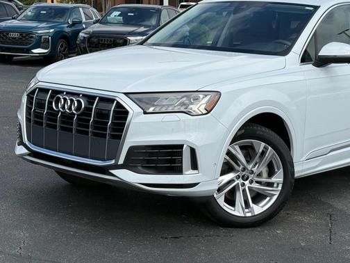Glacier White Metallic 2023 Audi Q7 55 Premium Plus