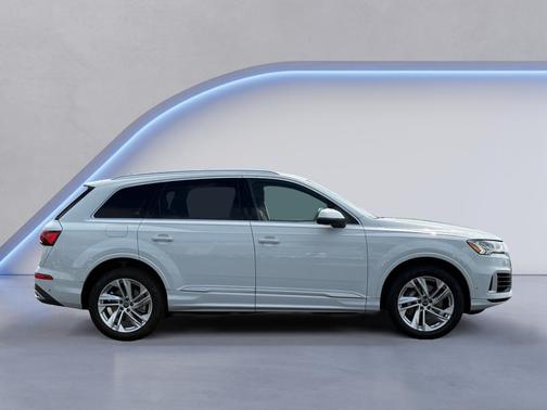 Glacier White Metallic 2023 Audi Q7 55 Premium Plus