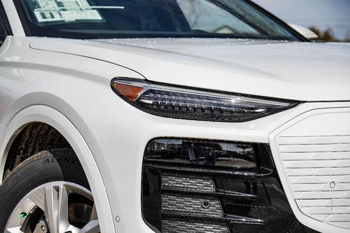 2025 Audi Q6 e-tron Premium