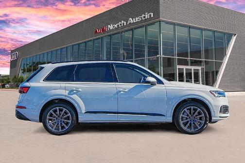 2024 Audi Q7 45 Premium Plus