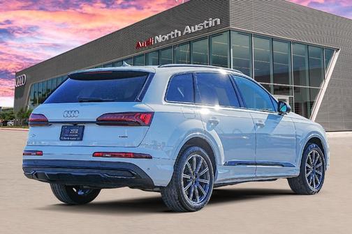 2024 Audi Q7 45 Premium Plus