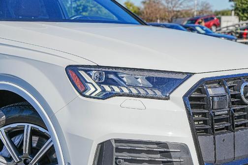 2024 Audi Q7 45 Premium Plus