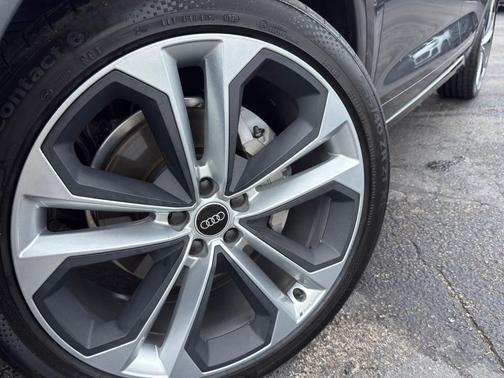 Daytona Gray Pearl Effect 2023 Audi Q5 Sportback 45 S line quattro Premium