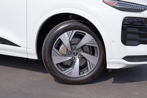 2025 Audi Q6 e-tron Premium