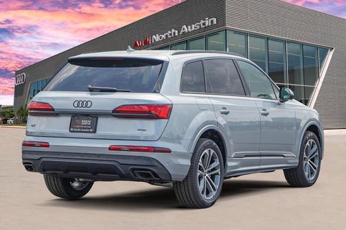 2025 Audi Q7 45 Premium Plus