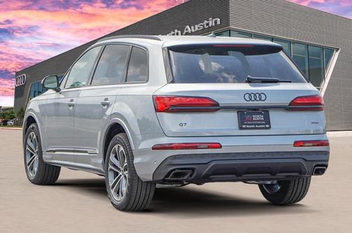 2025 Audi Q7 45 Premium Plus