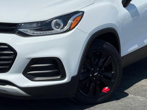 Summit White 2019 Chevrolet Trax LT