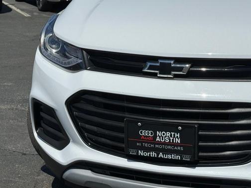 Summit White 2019 Chevrolet Trax LT