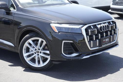 2025 Audi Q7 55 Premium