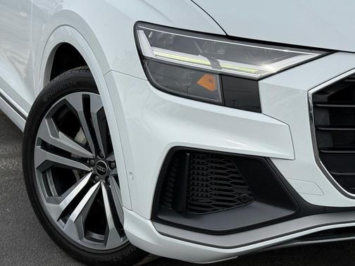 2022 Audi Q8 55 Premium Plus