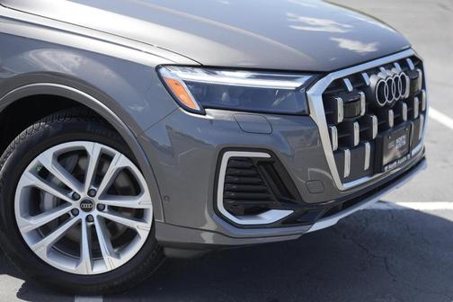 2025 Audi Q7 45 Premium Plus