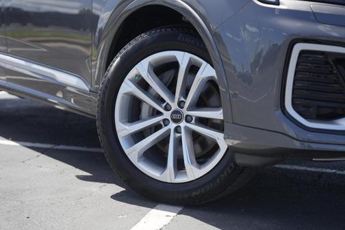 2025 Audi Q7 45 Premium Plus