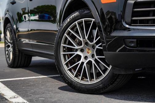 2023 Porsche Cayenne Platinum Edition