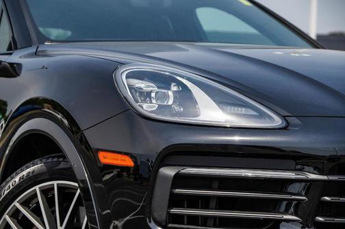 2023 Porsche Cayenne Platinum Edition