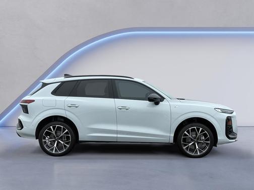Glacier White Metallic 2026 Audi Q3 S line