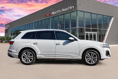 2025 Audi Q7 55 Premium Plus