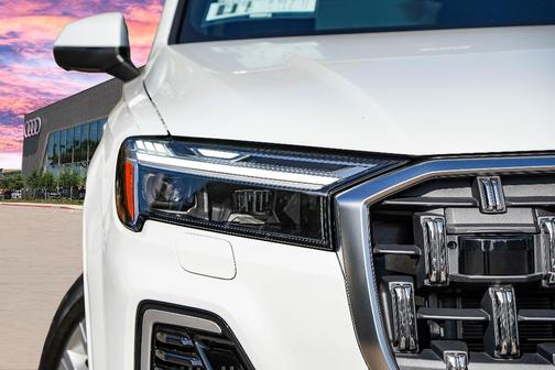 2025 Audi Q7 55 Premium Plus