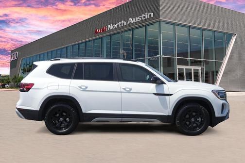2024 Volkswagen Atlas 2.0T Peak Edition SEL
