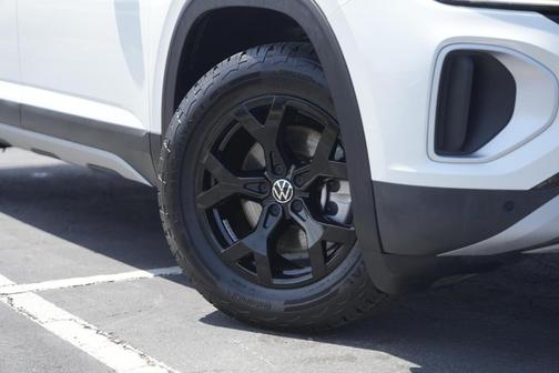 2024 Volkswagen Atlas 2.0T Peak Edition SEL