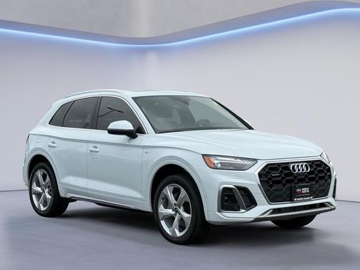 Glacier White Metallic 2023 Audi Q5 45 S line Prestige
