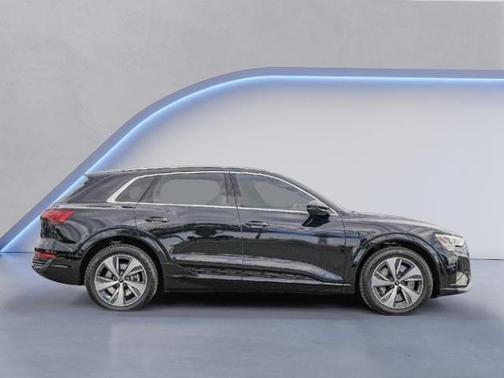 2024 Audi Q8 e-tron Premium