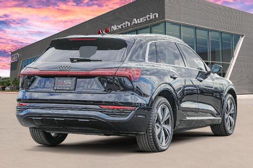 2024 Audi Q8 e-tron Premium