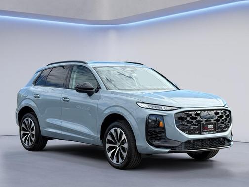 Arrow Gray Pearl 2026 Audi Q3 S line