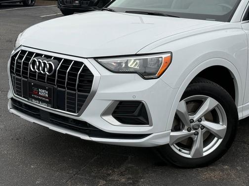 Glacier White Metallic 2019 Audi Q3 2.0T Premium