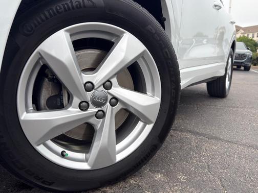 Glacier White Metallic 2019 Audi Q3 2.0T Premium