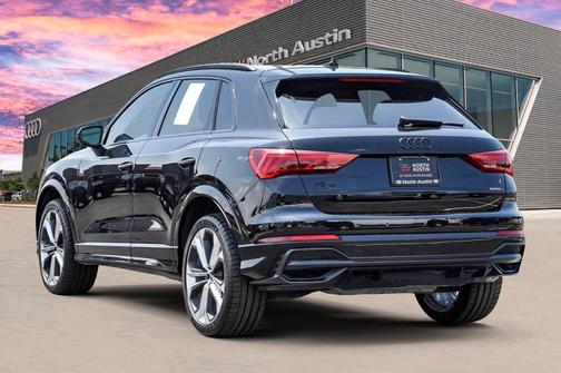2022 Audi Q3 45 S line Premium