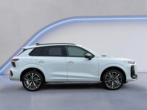 Glacier White Metallic 2026 Audi Q3 S line