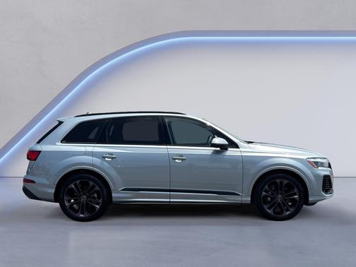 Satellite Silver 2026 Audi Q7