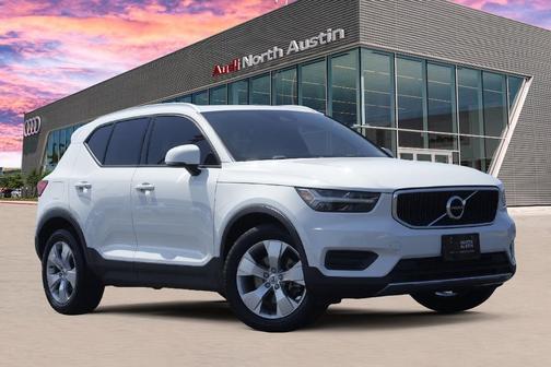 2019 Volvo XC40 T5 Momentum