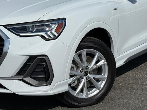 Glacier White Metallic 2025 Audi Q3 45 S line Premium