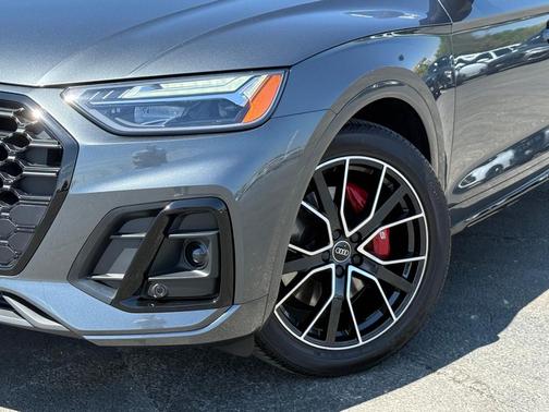 Daytona Gray Pearl Effect 2024 Audi SQ5 3.0T Premium Plus