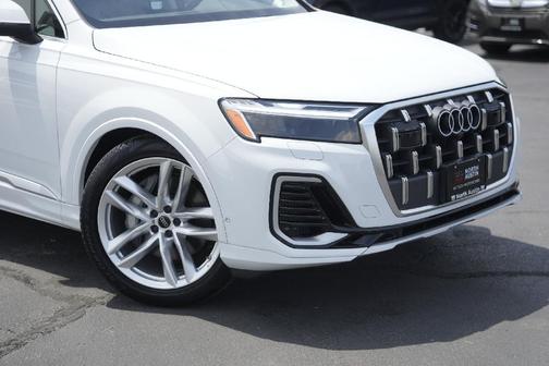 2025 Audi Q7 55 Premium