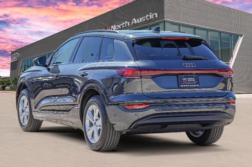 2025 Audi Q6 e-tron Premium