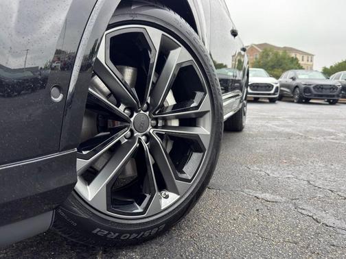 Black 2026 Audi Q7