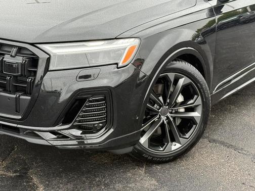Black 2026 Audi Q7