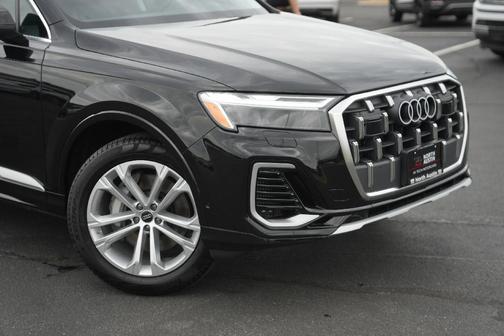 2025 Audi Q7 55 Premium