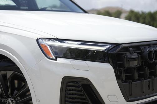 2025 Audi Q7 55 Premium Plus