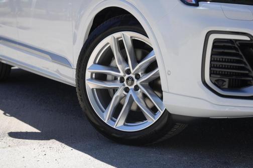 2025 Audi Q7 55 Premium